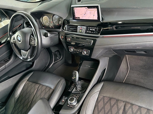 BMW X1 sDrive18d color Blanco. Año 2021. 110KW(150CV). Diésel. En concesionario Triocar Gijón (Bmw y Mini) de Asturias