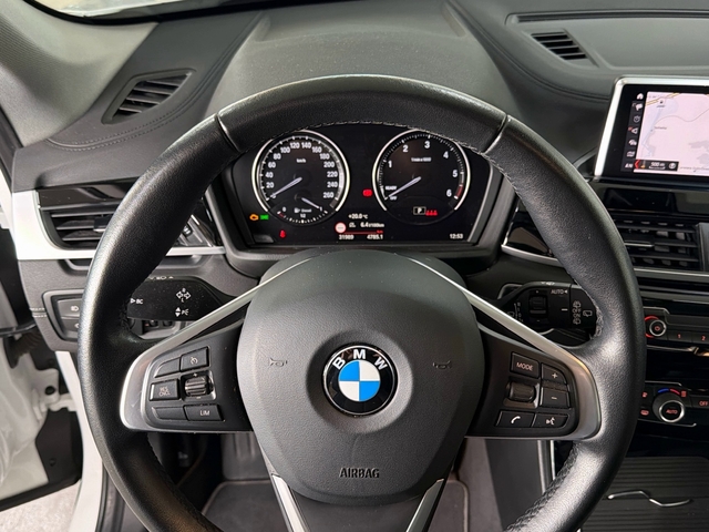 BMW X1 sDrive18d color Blanco. Año 2021. 110KW(150CV). Diésel. En concesionario Triocar Gijón (Bmw y Mini) de Asturias