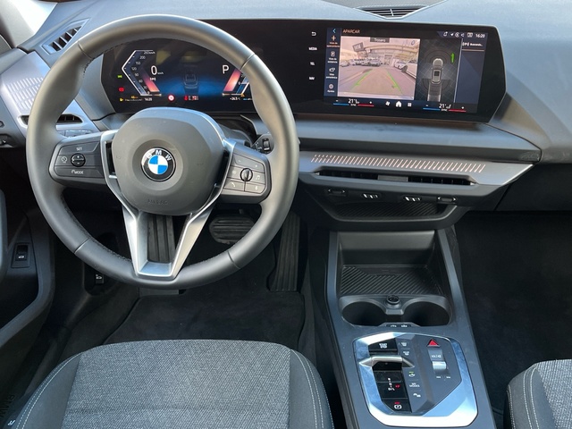 BMW Serie 1 120i color Gris. Año 2025. 125KW(170CV). Gasolina. En concesionario MURCIA PREMIUM S.L. JUAN CARLOS I de Murcia