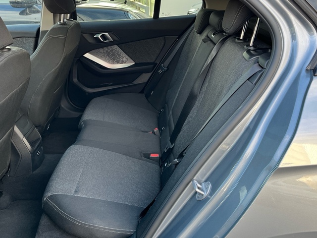 BMW Serie 1 120i color Gris. Año 2025. 125KW(170CV). Gasolina. En concesionario MURCIA PREMIUM S.L. JUAN CARLOS I de Murcia