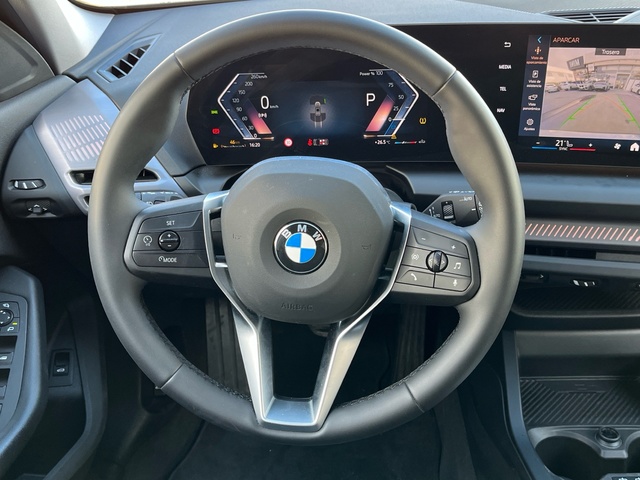 BMW Serie 1 120i color Gris. Año 2025. 125KW(170CV). Gasolina. En concesionario MURCIA PREMIUM S.L. JUAN CARLOS I de Murcia