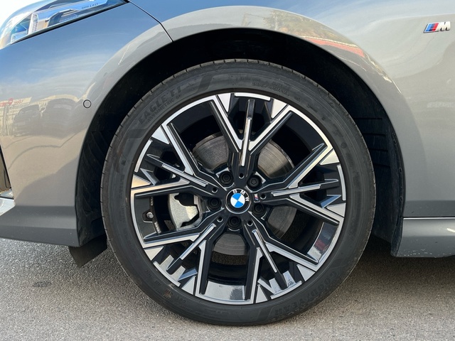 BMW Serie 1 120i color Gris. Año 2025. 125KW(170CV). Gasolina. En concesionario MURCIA PREMIUM S.L. JUAN CARLOS I de Murcia