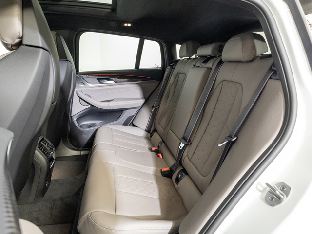 BMW M X4 M color Blanco. Año 2025. 375KW(510CV). Gasolina. En concesionario Oliva Motor Girona de Girona