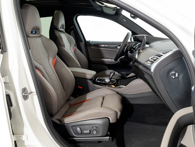 BMW M X4 M color Blanco. Año 2025. 375KW(510CV). Gasolina. En concesionario Oliva Motor Girona de Girona