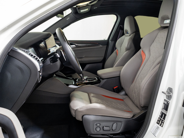 BMW M X4 M color Blanco. Año 2025. 375KW(510CV). Gasolina. En concesionario Oliva Motor Girona de Girona