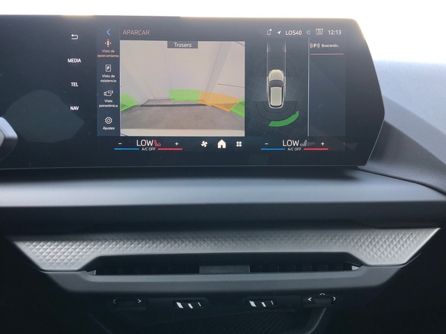 BMW Serie 1 118d color Blanco. Año 2025. 110KW(150CV). Diésel. En concesionario Momentum S.A. de Madrid