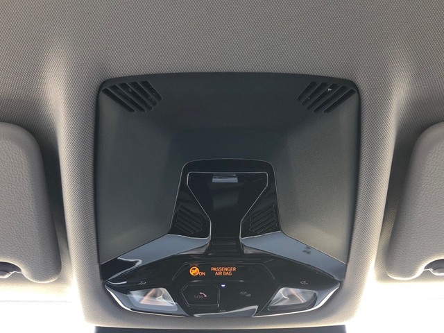 BMW Serie 1 118d color Blanco. Año 2025. 110KW(150CV). Diésel. En concesionario Momentum S.A. de Madrid