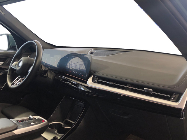 BMW X1 sDrive20d color Verde. Año 2024. 120KW(163CV). Diésel. En concesionario Vehinter Getafe de Madrid