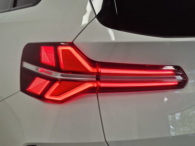 BMW X3 xDrive20d color Blanco. Año 2024. 145KW(197CV). Diésel. En concesionario Automoviles Bertolin S.L. de Valencia