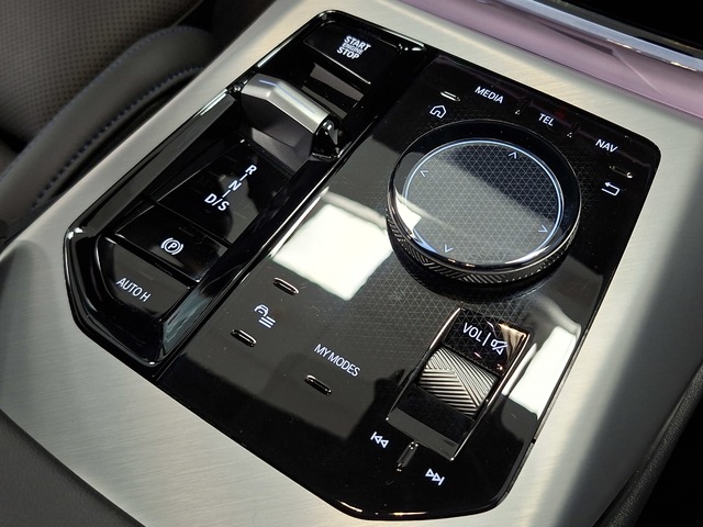 BMW X3 xDrive20d color Blanco. Año 2024. 145KW(197CV). Diésel. En concesionario Automoviles Bertolin S.L. de Valencia