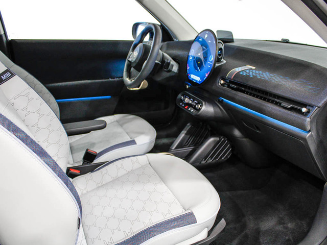 fotoG 7 del MINI MINI Cooper E 135 kW (184 CV) 184cv Eléctrico del 2025 en Barcelona