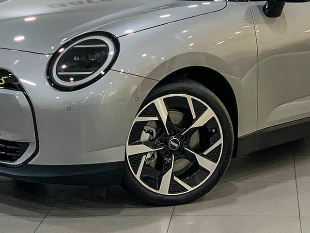 fotoG 5 del MINI MINI Cooper SE 160 kW (218 CV) 218cv Eléctrico del 2025 en Barcelona