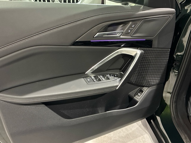 BMW iX1 xDrive30 color Verde. Año 2025. 230KW(313CV). Eléctrico. En concesionario BMW Marcos Automoción de Valencia