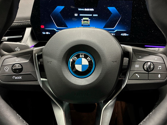 BMW iX1 xDrive30 color Verde. Año 2025. 230KW(313CV). Eléctrico. En concesionario BMW Marcos Automoción de Valencia