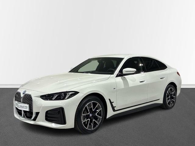 BMW i4 eDrive35 color Blanco. Año 2025. 210KW(286CV). Eléctrico. En concesionario BMW Marcos Automoción de Valencia