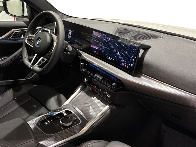 BMW i4 eDrive35 color Blanco. Año 2025. 210KW(286CV). Eléctrico. En concesionario BMW Marcos Automoción de Valencia