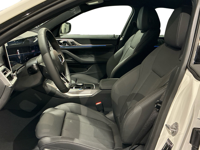 BMW i4 eDrive35 color Blanco. Año 2025. 210KW(286CV). Eléctrico. En concesionario BMW Marcos Automoción de Valencia