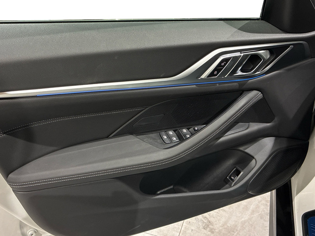 BMW i4 eDrive35 color Blanco. Año 2025. 210KW(286CV). Eléctrico. En concesionario BMW Marcos Automoción de Valencia