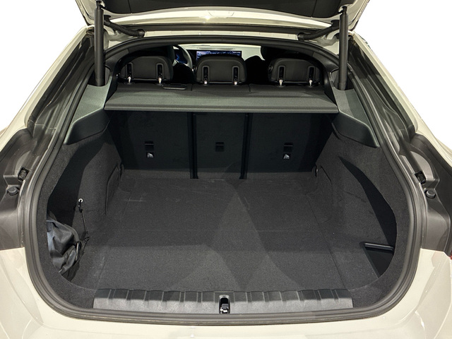 BMW i4 eDrive35 color Blanco. Año 2025. 210KW(286CV). Eléctrico. En concesionario BMW Marcos Automoción de Valencia