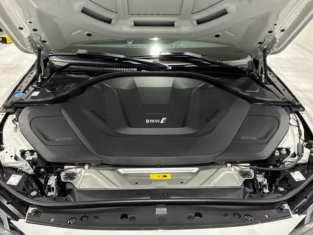 BMW i4 eDrive35 color Blanco. Año 2025. 210KW(286CV). Eléctrico. En concesionario BMW Marcos Automoción de Valencia