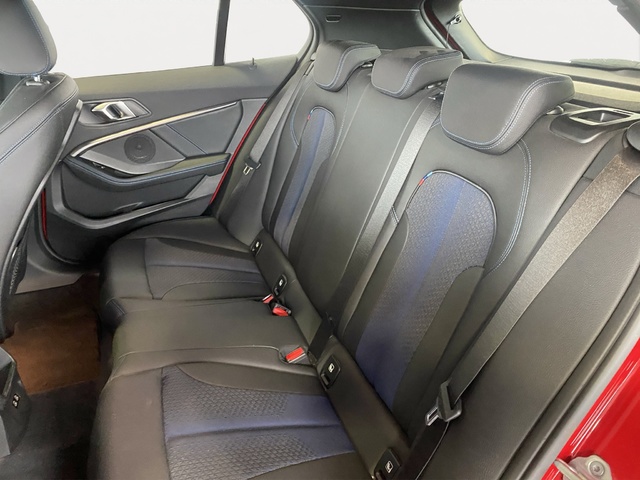 BMW Serie 1 120d color Rojo. Año 2021. 140KW(190CV). Diésel. En concesionario Hispamovil Elche de Alicante