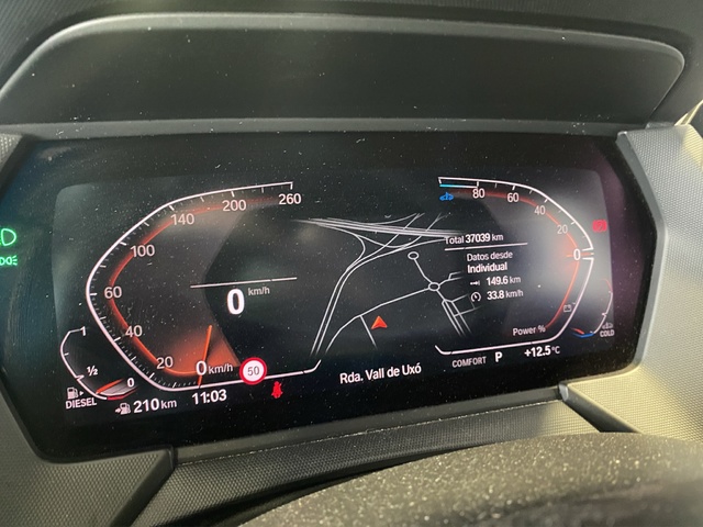 BMW Serie 1 120d color Rojo. Año 2021. 140KW(190CV). Diésel. En concesionario Hispamovil Elche de Alicante