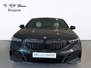 Fotos de BMW Serie 5 550e color Negro. Año 2024. 360KW(490CV). Híbrido Electro/Gasolina. En concesionario Motor Gorbea de Álava
