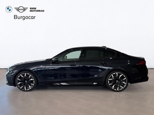 Fotos de BMW Serie 5 550e color Negro. Año 2024. 360KW(490CV). Híbrido Electro/Gasolina. En concesionario Motor Gorbea de Álava