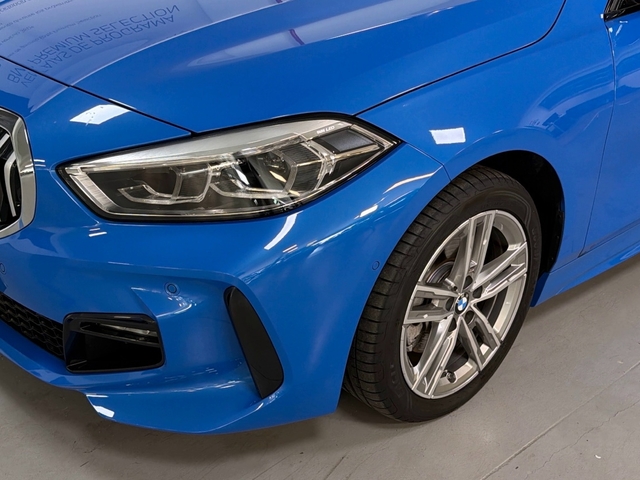 BMW Serie 1 118d color Azul. Año 2024. 110KW(150CV). Diésel. En concesionario Triocar Gijón (Bmw y Mini) de Asturias