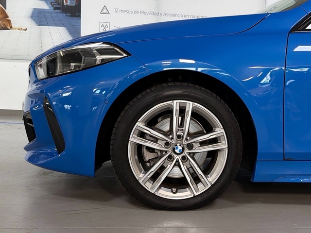 BMW Serie 1 118d color Azul. Año 2024. 110KW(150CV). Diésel. En concesionario Triocar Gijón (Bmw y Mini) de Asturias