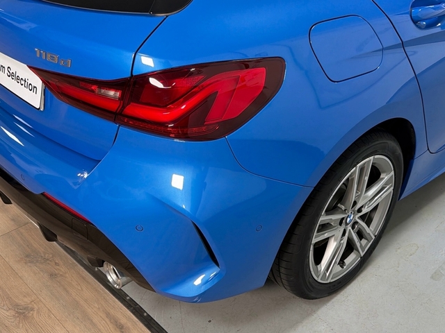 BMW Serie 1 118d color Azul. Año 2024. 110KW(150CV). Diésel. En concesionario Triocar Gijón (Bmw y Mini) de Asturias