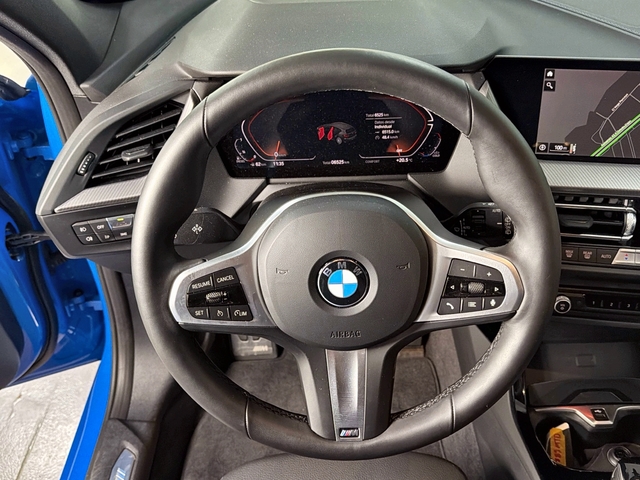 BMW Serie 1 118d color Azul. Año 2024. 110KW(150CV). Diésel. En concesionario Triocar Gijón (Bmw y Mini) de Asturias