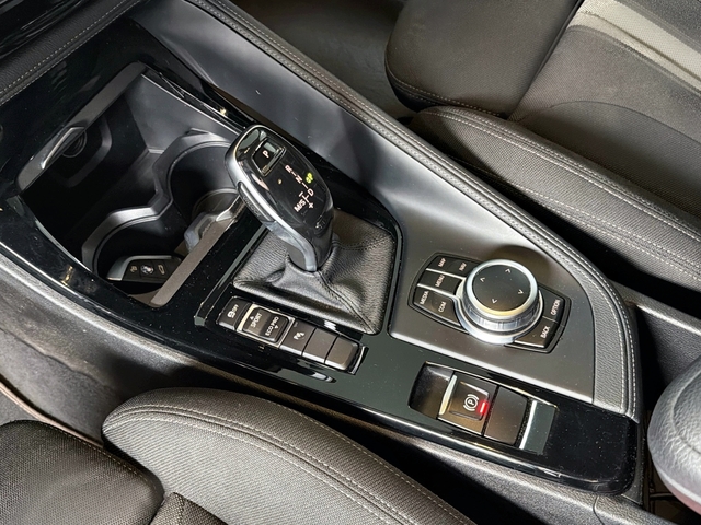 BMW X2 sDrive18d color Negro. Año 2020. 110KW(150CV). Diésel. En concesionario Triocar Gijón (Bmw y Mini) de Asturias