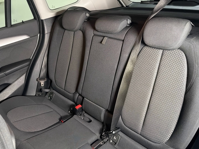 BMW X1 sDrive18d color Blanco. Año 2022. 110KW(150CV). Diésel. En concesionario Triocar Gijón (Bmw y Mini) de Asturias