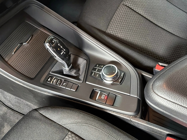 BMW X1 sDrive18d color Blanco. Año 2022. 110KW(150CV). Diésel. En concesionario Triocar Gijón (Bmw y Mini) de Asturias