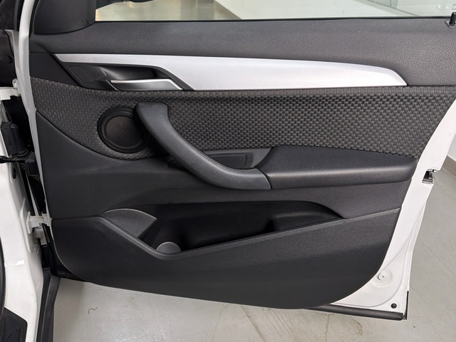 BMW X1 sDrive18d color Blanco. Año 2022. 110KW(150CV). Diésel. En concesionario Triocar Gijón (Bmw y Mini) de Asturias