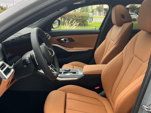 BMW Serie 3 320d color Gris. Año 2025. 140KW(190CV). Diésel. En concesionario MURCIA PREMIUM S.L. JUAN CARLOS I de Murcia