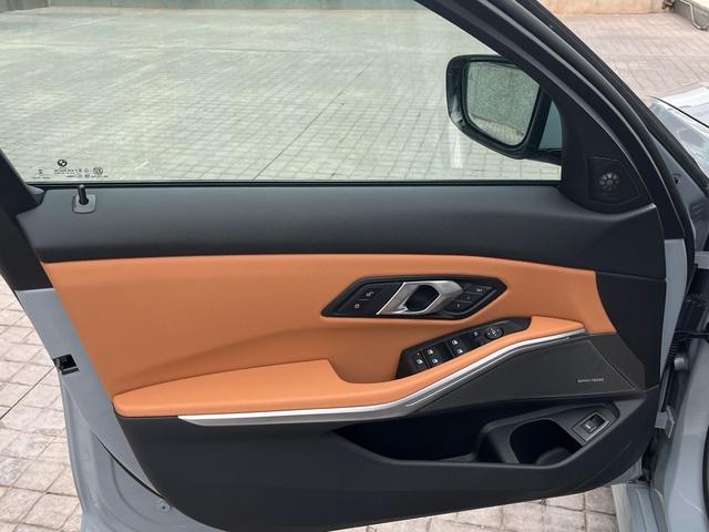 BMW Serie 3 320d color Gris. Año 2025. 140KW(190CV). Diésel. En concesionario MURCIA PREMIUM S.L. JUAN CARLOS I de Murcia