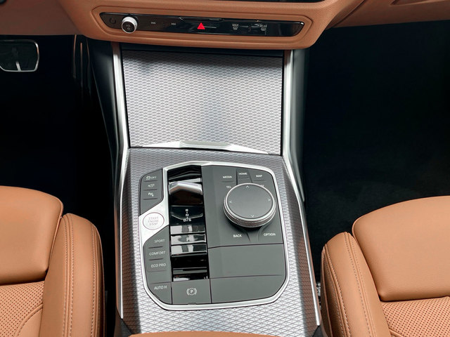 BMW Serie 3 320d color Gris. Año 2025. 140KW(190CV). Diésel. En concesionario MURCIA PREMIUM S.L. JUAN CARLOS I de Murcia