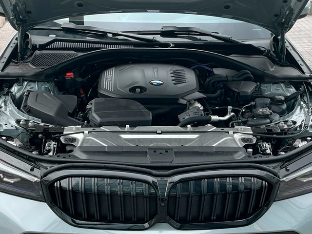 BMW Serie 3 320d color Gris. Año 2025. 140KW(190CV). Diésel. En concesionario MURCIA PREMIUM S.L. JUAN CARLOS I de Murcia