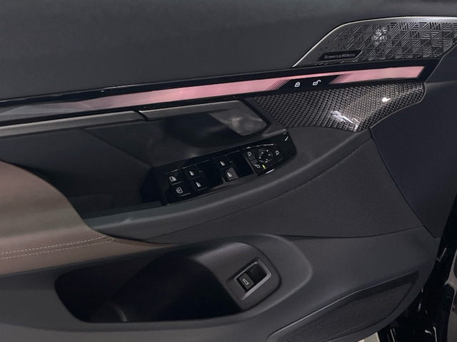 BMW Serie 5 520d color Negro. Año 2025. 145KW(197CV). Diésel. En concesionario MURCIA PREMIUM S.L. JUAN CARLOS I de Murcia