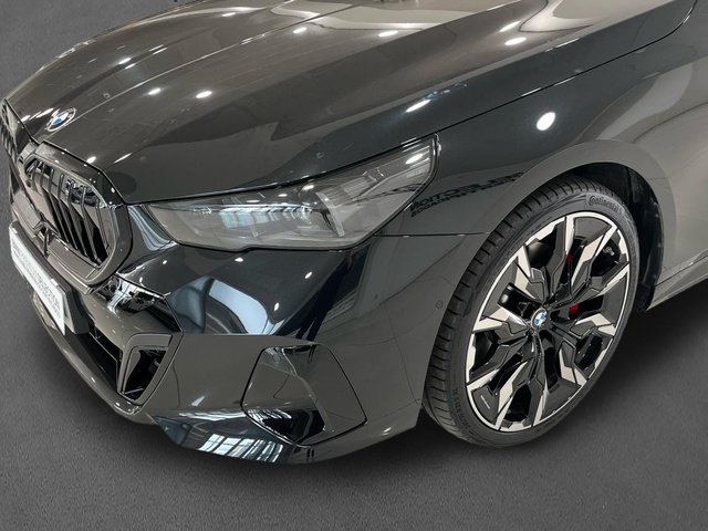 BMW Serie 5 520d color Negro. Año 2025. 145KW(197CV). Diésel. En concesionario MURCIA PREMIUM S.L. JUAN CARLOS I de Murcia