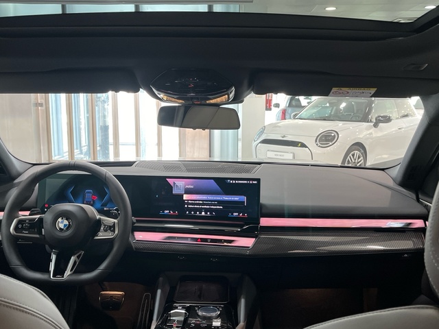 BMW Serie 5 520d color Negro. Año 2025. 145KW(197CV). Diésel. En concesionario MURCIA PREMIUM S.L. JUAN CARLOS I de Murcia