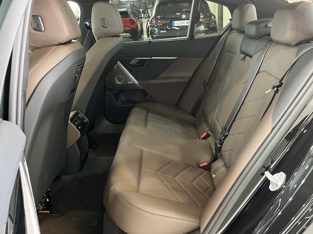 BMW Serie 5 520d color Negro. Año 2025. 145KW(197CV). Diésel. En concesionario MURCIA PREMIUM S.L. JUAN CARLOS I de Murcia