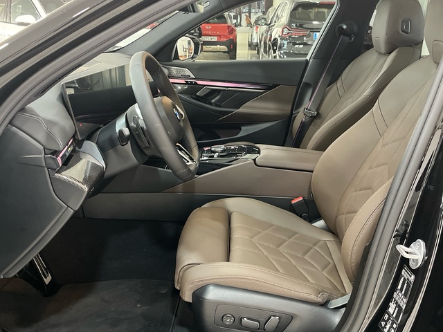 BMW Serie 5 520d color Negro. Año 2025. 145KW(197CV). Diésel. En concesionario MURCIA PREMIUM S.L. JUAN CARLOS I de Murcia