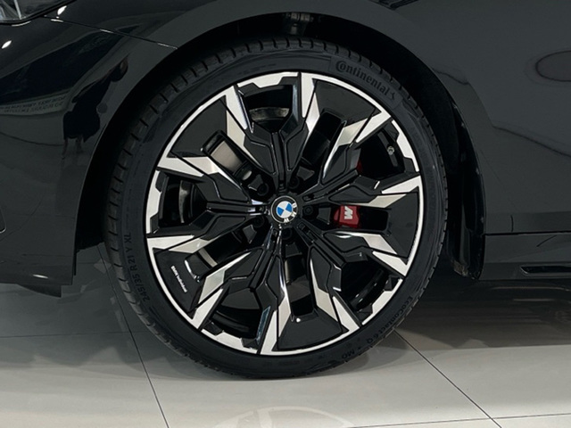 BMW Serie 5 520d color Negro. Año 2025. 145KW(197CV). Diésel. En concesionario MURCIA PREMIUM S.L. JUAN CARLOS I de Murcia