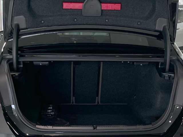 BMW Serie 5 520d color Negro. Año 2025. 145KW(197CV). Diésel. En concesionario MURCIA PREMIUM S.L. JUAN CARLOS I de Murcia