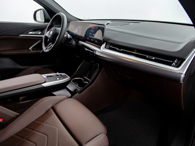 BMW iX2 eDrive20 color Azul. Año 2025. 150KW(204CV). Eléctrico. En concesionario Móvil Begar Alicante de Alicante