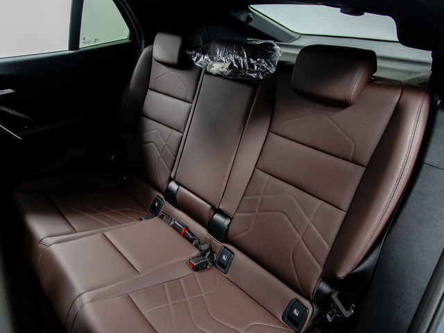 BMW iX2 eDrive20 color Azul. Año 2025. 150KW(204CV). Eléctrico. En concesionario Móvil Begar Alicante de Alicante