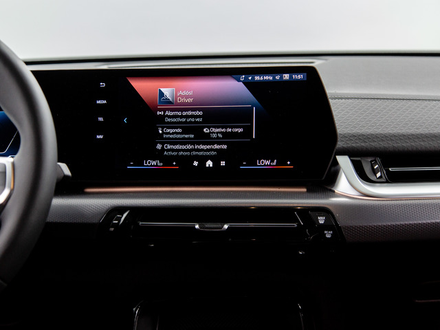 BMW iX2 eDrive20 color Azul. Año 2025. 150KW(204CV). Eléctrico. En concesionario Móvil Begar Alicante de Alicante